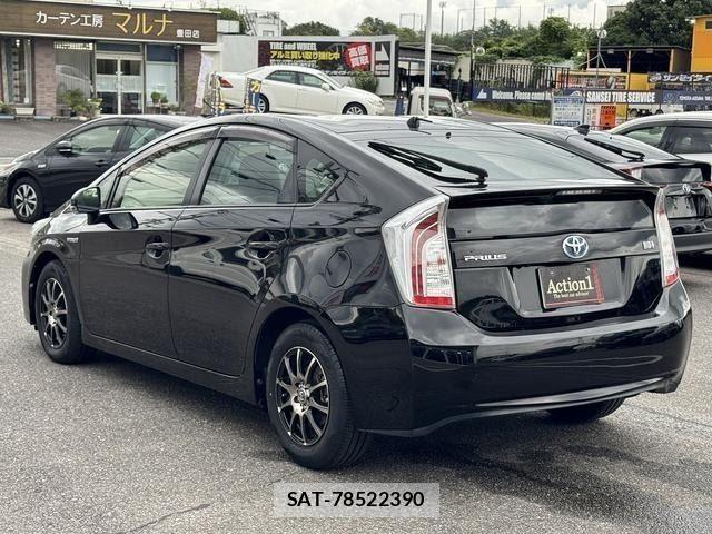 Toyota PRIUS 2014-04 8881648-3