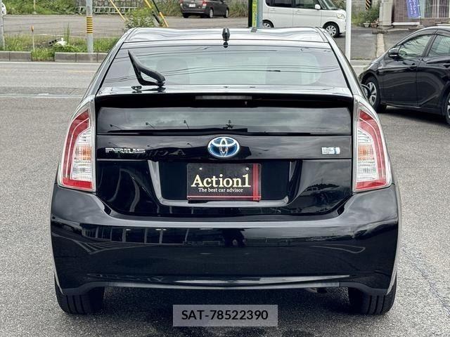 Toyota PRIUS 2014-04 8881648-4