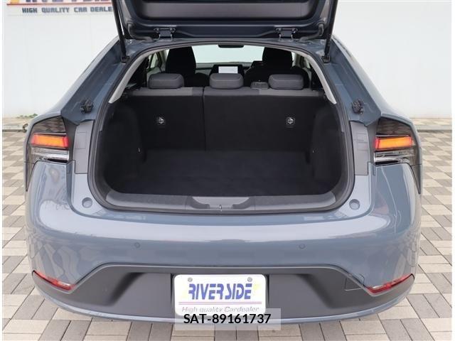 Toyota PRIUS 2023-09 8881598-6