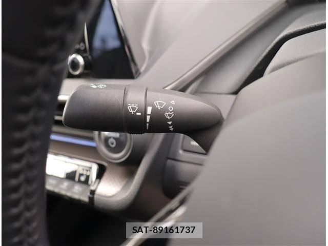 Toyota PRIUS 2023-09 8881598-12