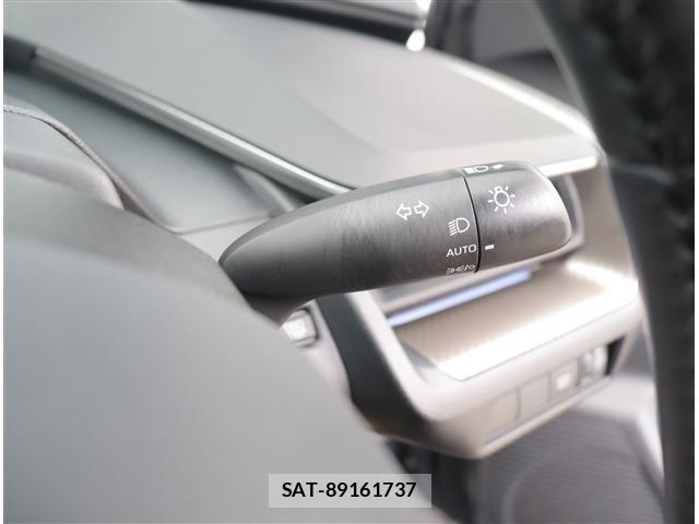 Toyota PRIUS 2023-09 8881598-13