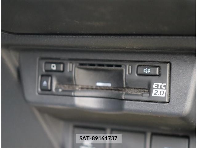 Toyota PRIUS 2023-09 8881598-18