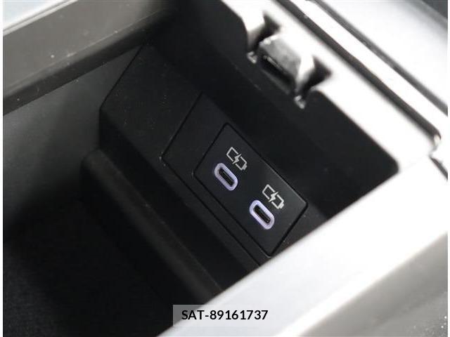 Toyota PRIUS 2023-09 8881598-20