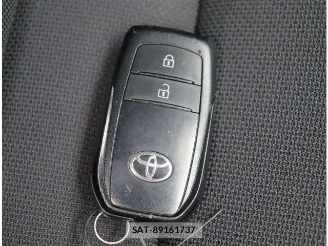 Toyota PRIUS 2023-09 8881598-22