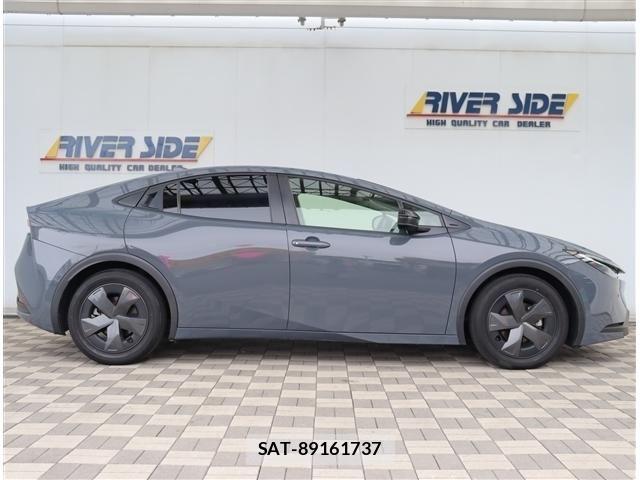 Toyota PRIUS 2023-09 8881598-3