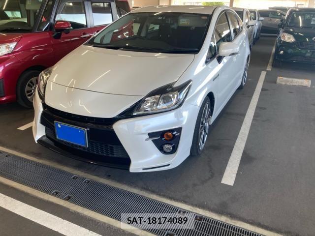 Toyota PRIUS 2014-03 8881653-0