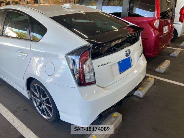 Toyota PRIUS 2014-03 8881653-8
