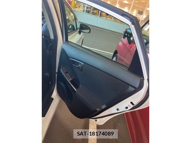 Toyota PRIUS 2014-03 8881653-14
