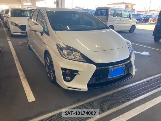 Toyota PRIUS 2014-03 8881653-1