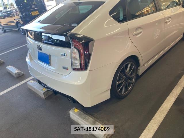 Toyota PRIUS 2014-03 8881653-7
