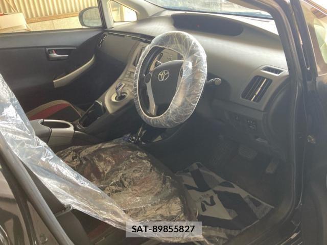 Toyota PRIUS 2014-02 8881669-9