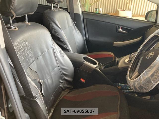 Toyota PRIUS 2014-02 8881669-10