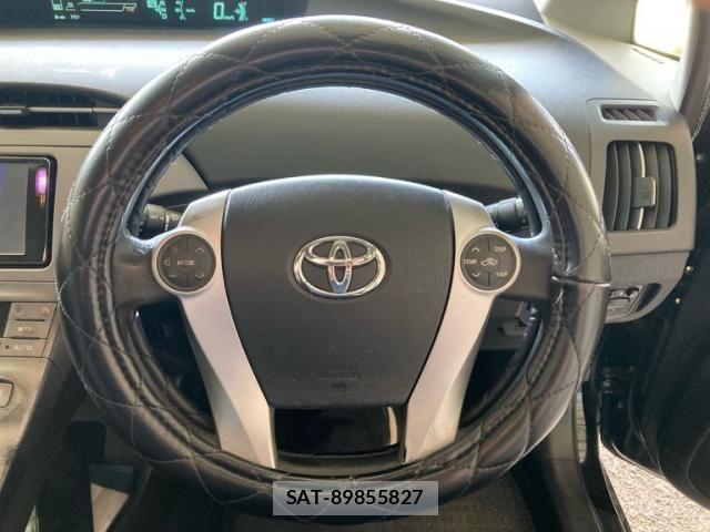Toyota PRIUS 2014-02 8881669-11