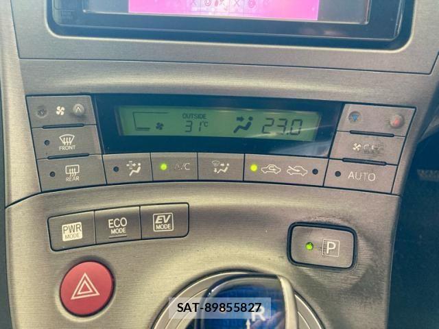 Toyota PRIUS 2014-02 8881669-18