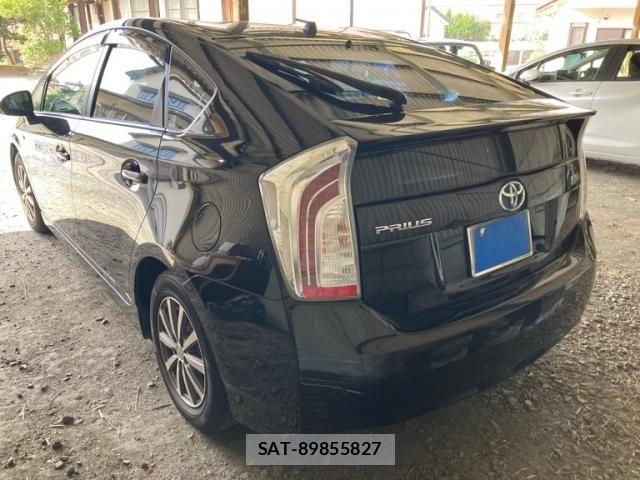 Toyota PRIUS 2014-02 8881669-3