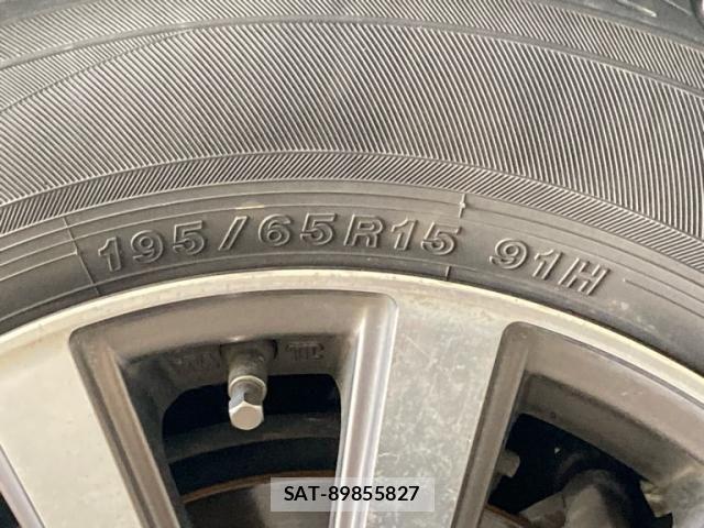 Toyota PRIUS 2014-02 8881669-7