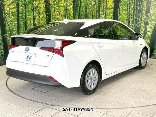 Toyota PRIUS 2019-08 8881615-16