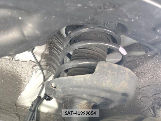 Toyota PRIUS 2019-08 8881615-19