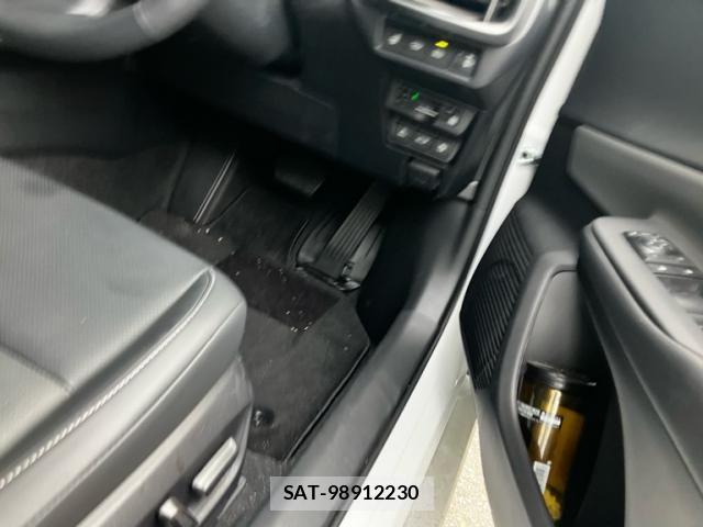 Toyota PRIUS 2025-10 8881583-11