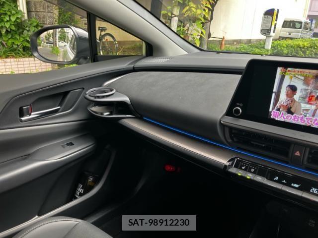 Toyota PRIUS 2025-10 8881583-17