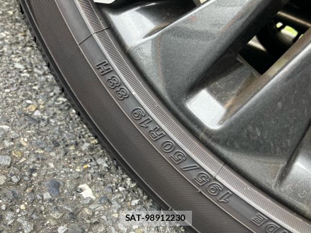 Toyota PRIUS 2025-10 8881583-6