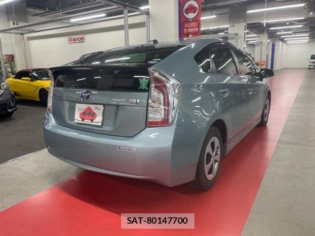Toyota PRIUS 2014-01 8881660-2