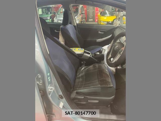 Toyota PRIUS 2014-01 8881660-3