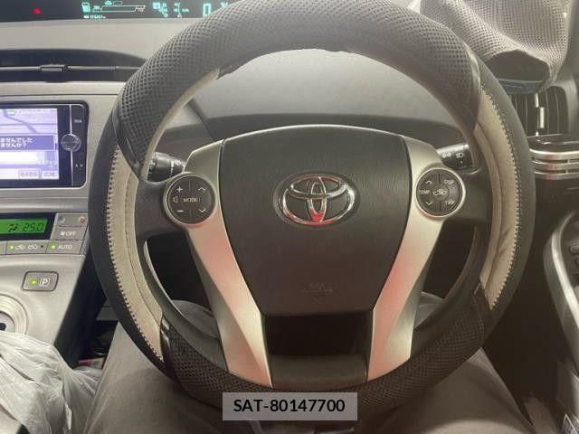 Toyota PRIUS 2014-01 8881660-5