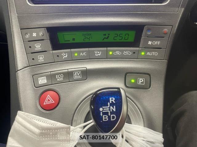 Toyota PRIUS 2014-01 8881660-6