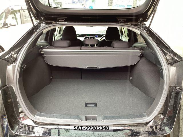 Toyota PRIUS 2018-11 8881641-11