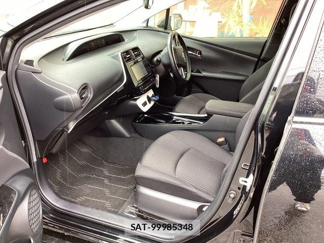 Toyota PRIUS 2018-11 8881641-1