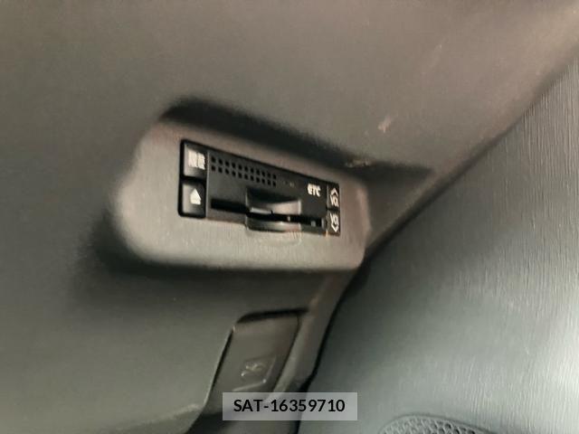 Toyota PRIUS 2011-12 8884206-16