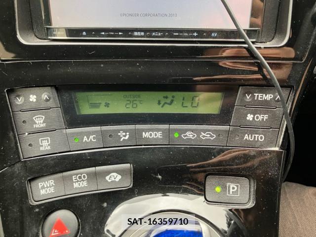 Toyota PRIUS 2011-12 8884206-18