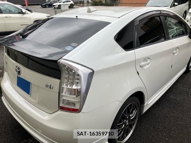 Toyota PRIUS 2011-12 8884206-2