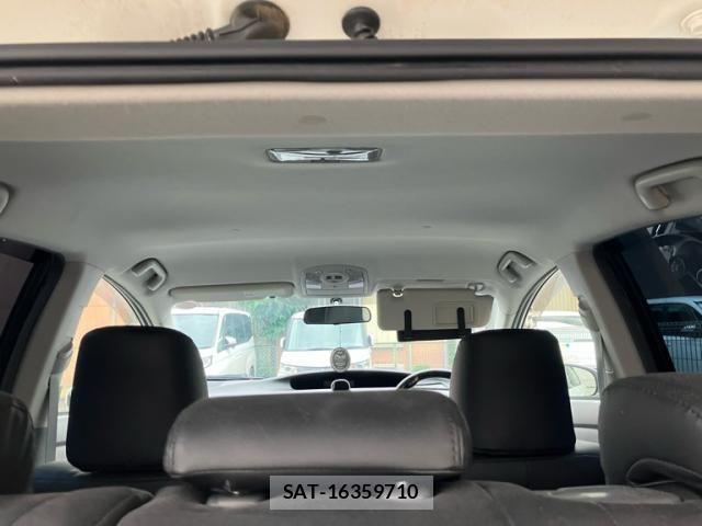 Toyota PRIUS 2011-12 8884206-8