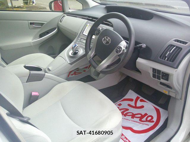 Toyota PRIUS 2012-03 8884210-1