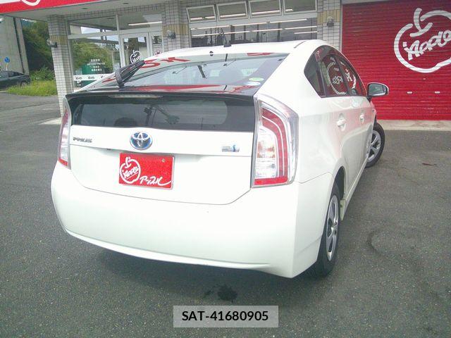 Toyota PRIUS 2012-03 8884210-2