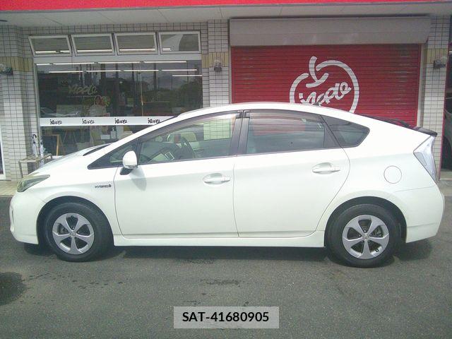 Toyota PRIUS 2012-03 8884210-6