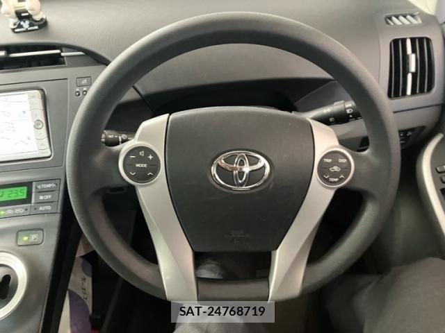 Toyota PRIUS 2010-04 8884209-13