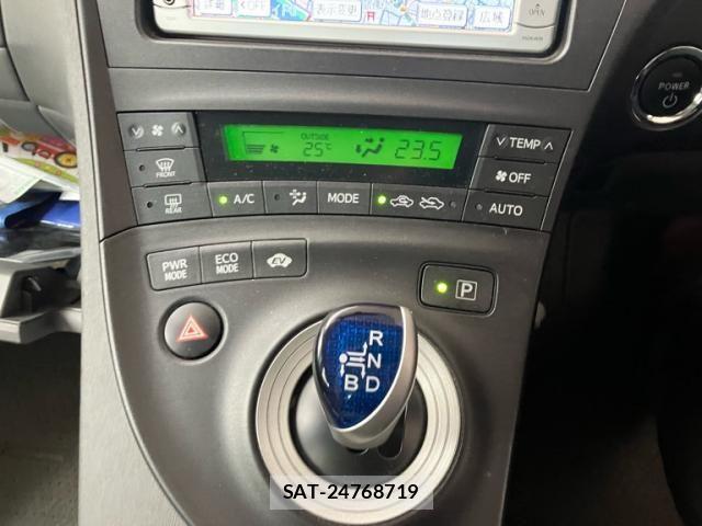 Toyota PRIUS 2010-04 8884209-14