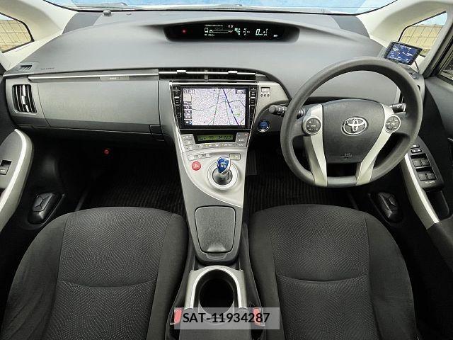 Toyota PRIUS 2014-02 8884194-1