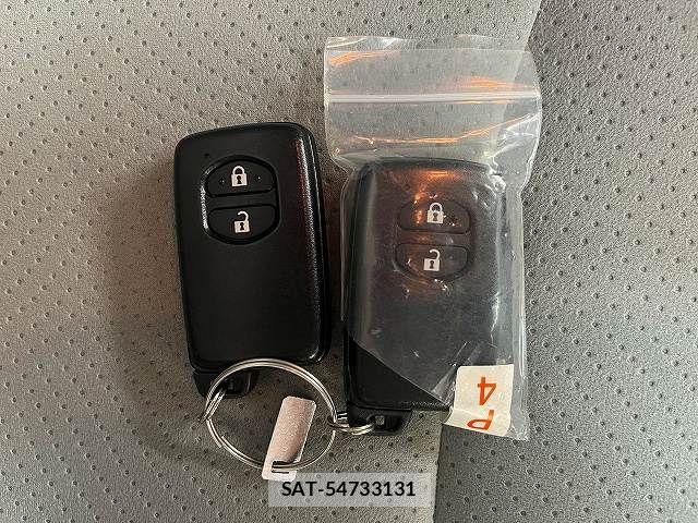 Toyota PRIUS 2013-01 8884198-10