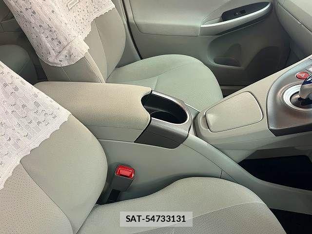 Toyota PRIUS 2013-01 8884198-15