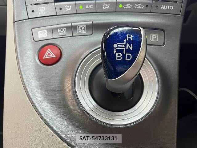 Toyota PRIUS 2013-01 8884198-17