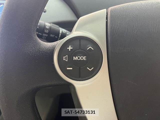 Toyota PRIUS 2013-01 8884198-18