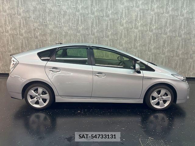 Toyota PRIUS 2013-01 8884198-22