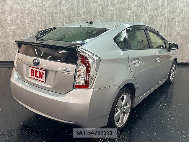 Toyota PRIUS 2013-01 8884198-23