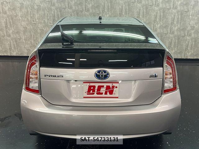 Toyota PRIUS 2013-01 8884198-24