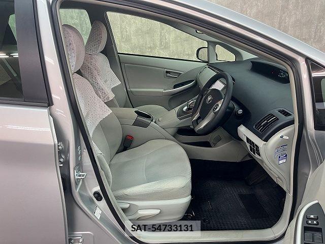 Toyota PRIUS 2013-01 8884198-28