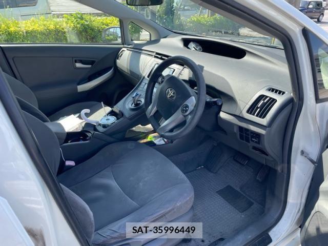 Toyota PRIUS 2010-08 8884215-12
